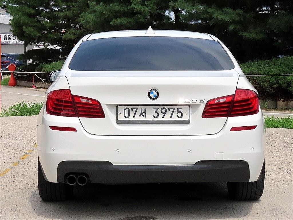 BMW 5시리즈 5시리즈 (F10) 520d M 에어로다이나믹 이미지 4