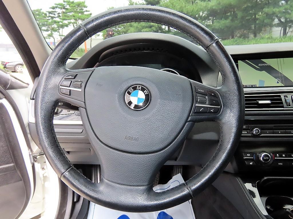 BMW 5시리즈 5시리즈 (F10) 520d M 에어로다이나믹 이미지 8