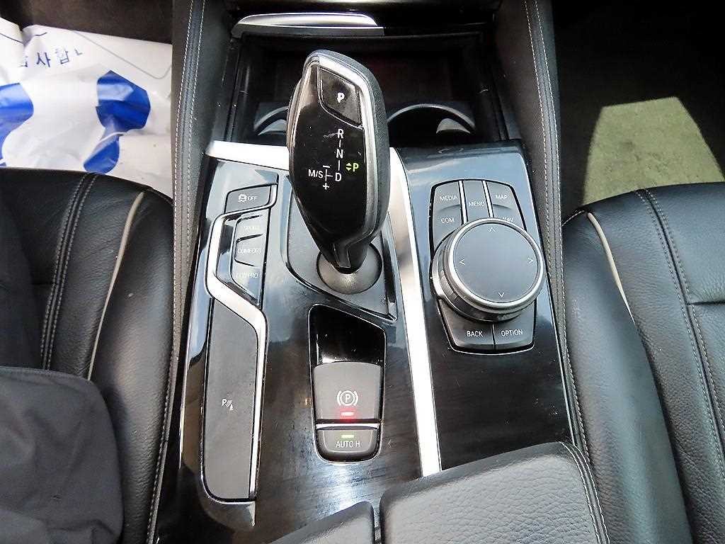 BMW 5시리즈 5시리즈 (G30) 520d 럭셔리 플러스 이미지 11