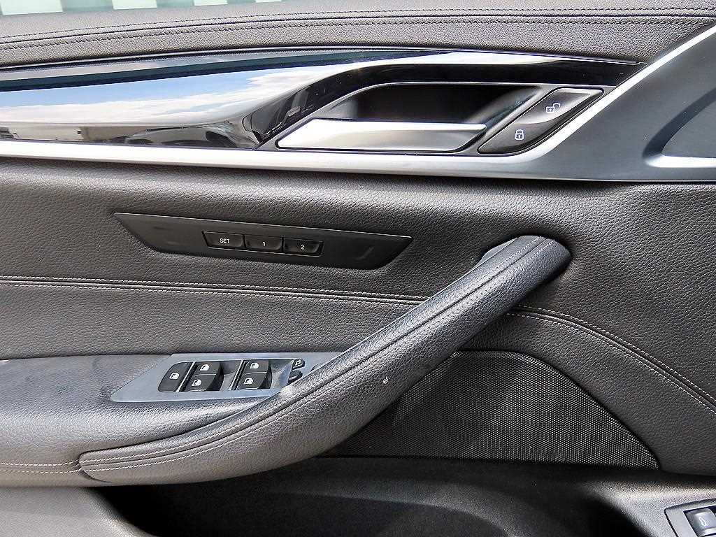 BMW 5시리즈 5시리즈 (G30) 520d 럭셔리 플러스 이미지 12