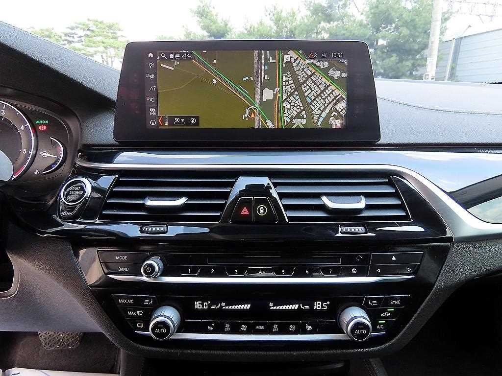 BMW 5시리즈 5시리즈 (G30) 520d 럭셔리 플러스 이미지 14