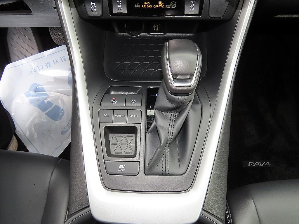 토요타 라브4 RAV4(5세대) 2.5 2WD 하이브리드 XLE 이미지 10
