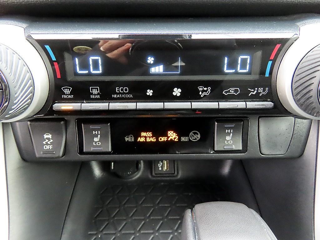 토요타 라브4 RAV4(5세대) 2.5 2WD 하이브리드 XLE 이미지 14