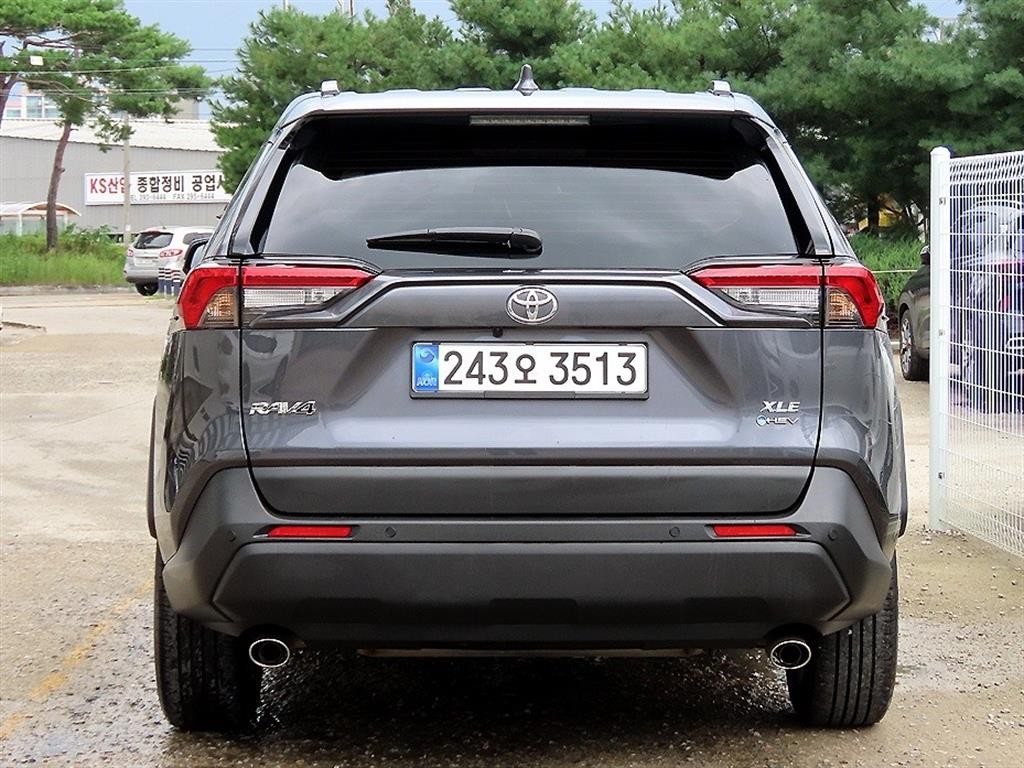 토요타 라브4 RAV4(5세대) 2.5 2WD 하이브리드 XLE 이미지 4
