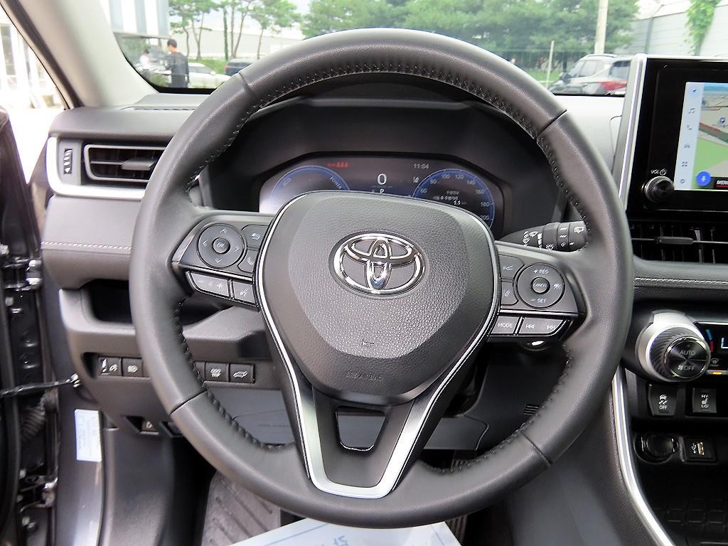 토요타 라브4 RAV4(5세대) 2.5 2WD 하이브리드 XLE 이미지 8