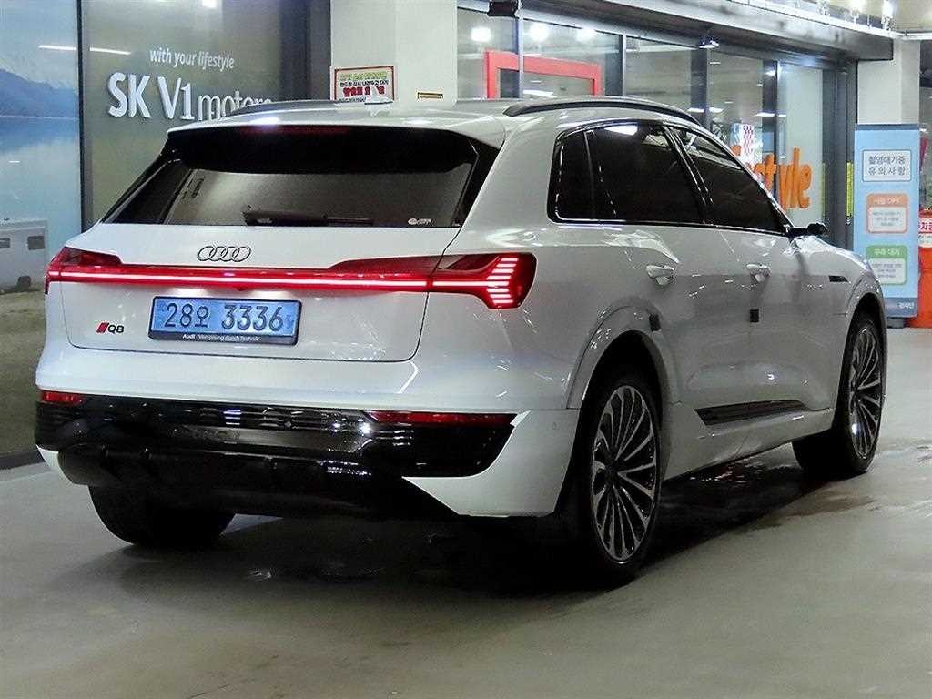 아우디 Q8 Q8 e-트론 55 콰트로 프리미엄 이미지 4