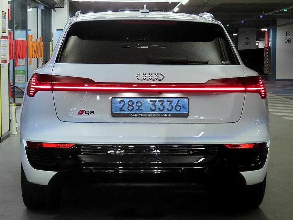 아우디 Q8 Q8 e-트론 55 콰트로 프리미엄 이미지 5