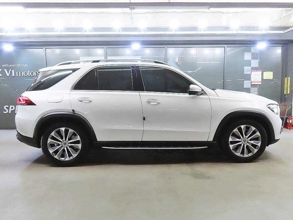 벤츠 GLE 클래스 GLE 클래스 W167 GLE 300d 4MATIC 이미지 3