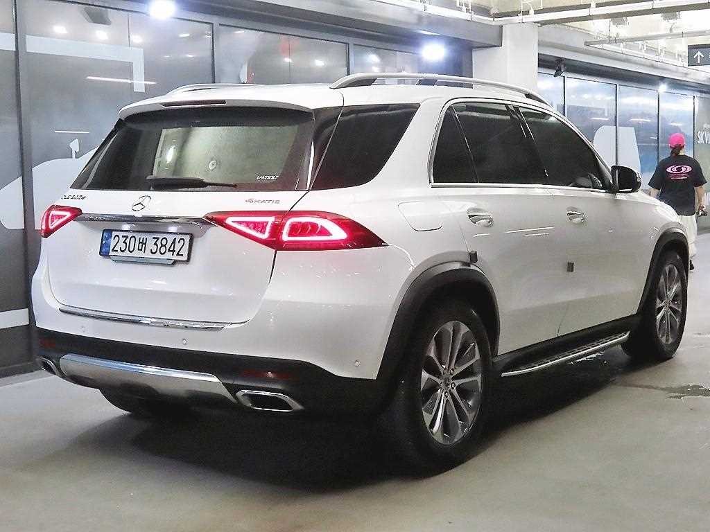 벤츠 GLE 클래스 GLE 클래스 W167 GLE 300d 4MATIC 이미지 4