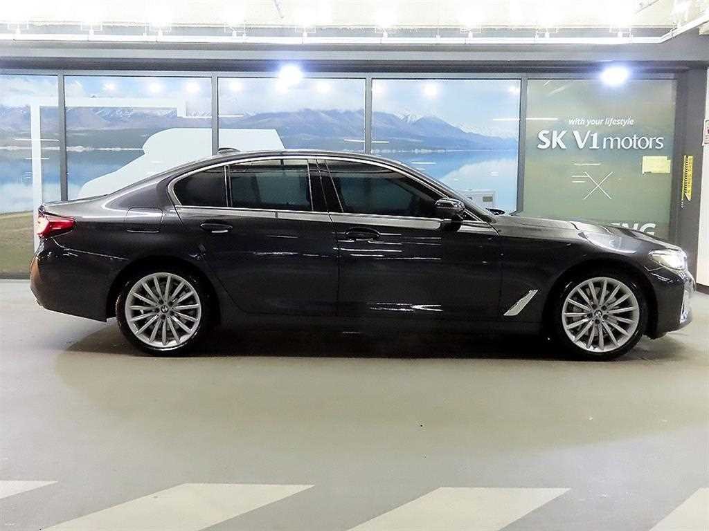 BMW 5시리즈 5시리즈 (G30) 520i 럭셔리 이미지 3