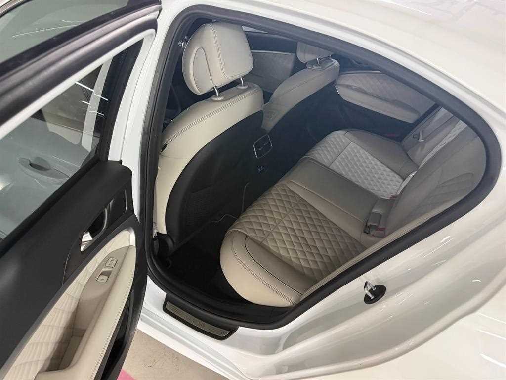 제네시스 G70 더 뉴 G70 가솔린 2.5T 4WD 스포츠 패키지 이미지 9