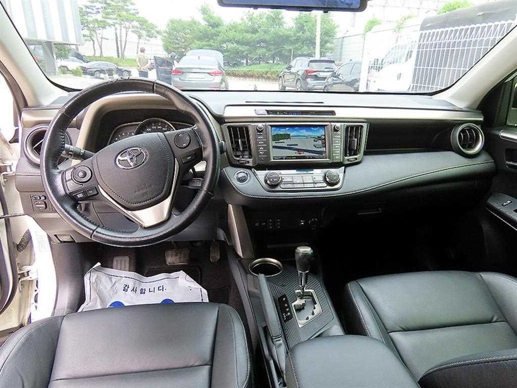 토요타 라브4 2.5 4WD 이미지 7