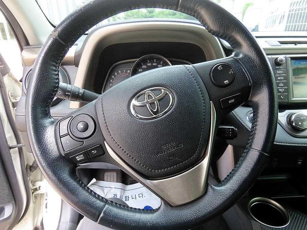 토요타 라브4 2.5 4WD 이미지 8