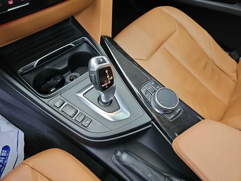BMW 그란투리스모 3시리즈 GT (F34) GT 320D 럭셔리 이미지 8