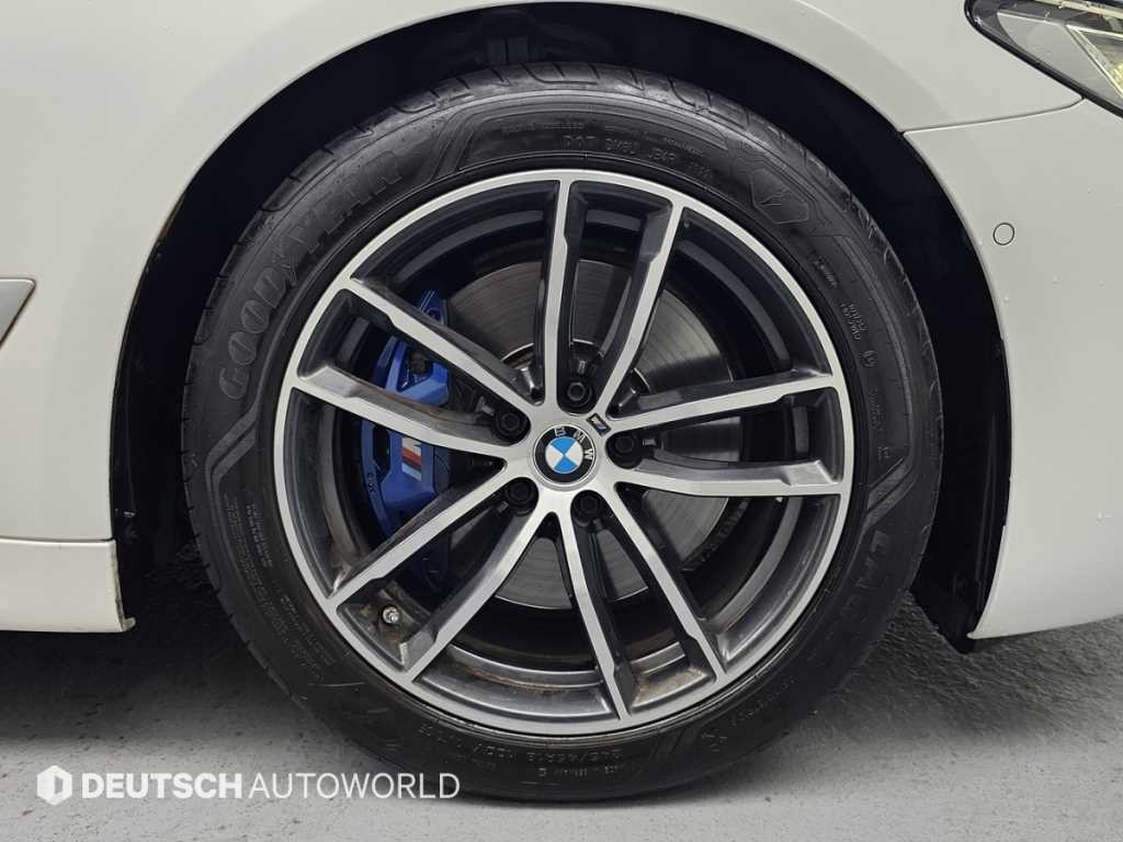 BMW 5시리즈 5시리즈 (G30) 520i M 스포츠 이미지 5