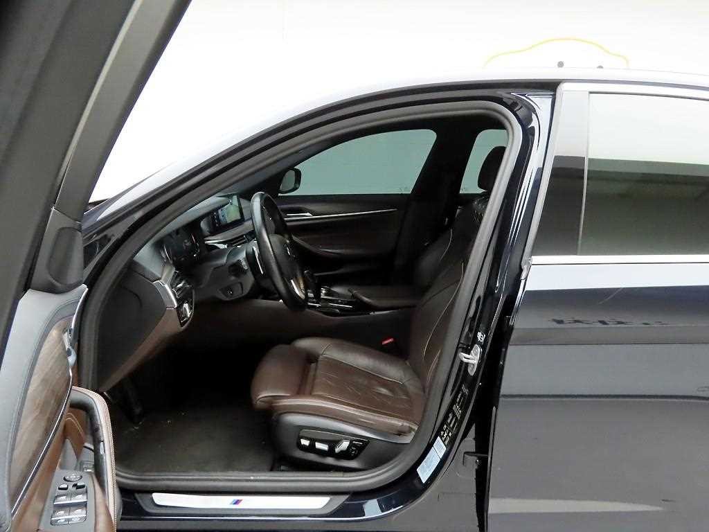 BMW 5시리즈 5시리즈 (G30) 520d xDrive M 스포츠 플러스 이미지 11
