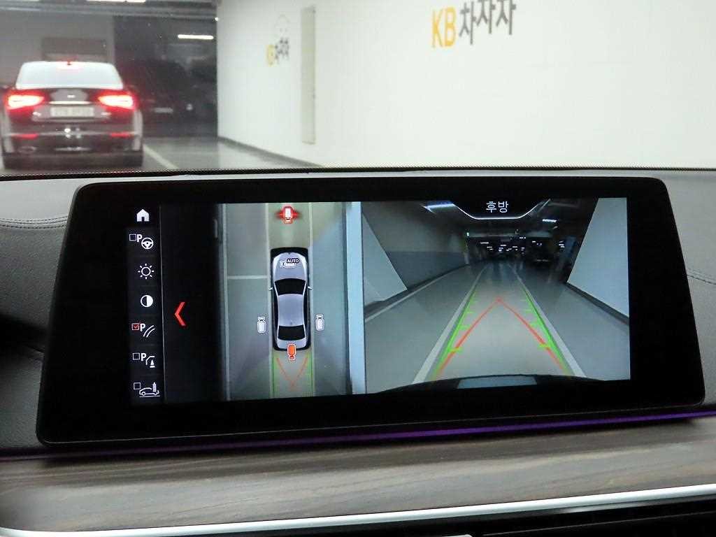 BMW 5시리즈 5시리즈 (G30) 520d xDrive M 스포츠 플러스 이미지 14