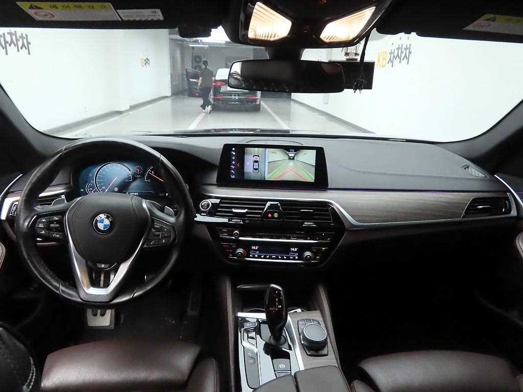 BMW 5시리즈 5시리즈 (G30) 520d xDrive M 스포츠 플러스 이미지 6