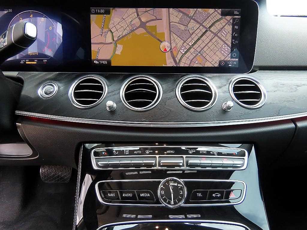 벤츠 E 클래스 E-클래스 W213 E300 4MATIC 아방가르드 이미지 14