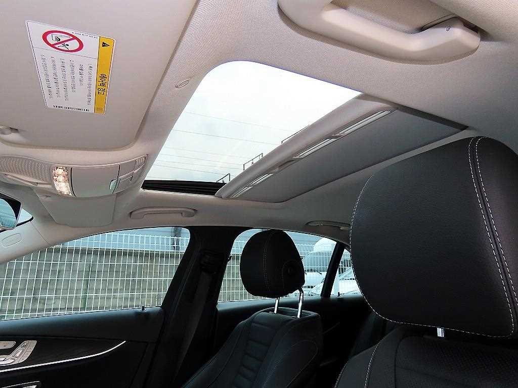 벤츠 E 클래스 E-클래스 W213 E300 4MATIC 아방가르드 이미지 16