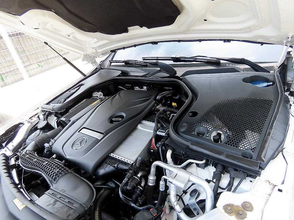 벤츠 E 클래스 E-클래스 W213 E300 4MATIC 아방가르드 이미지 19