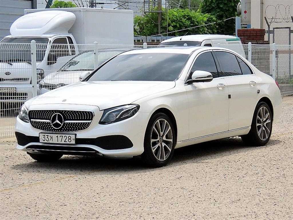 벤츠 E 클래스 E-클래스 W213 E300 4MATIC 아방가르드 이미지 2