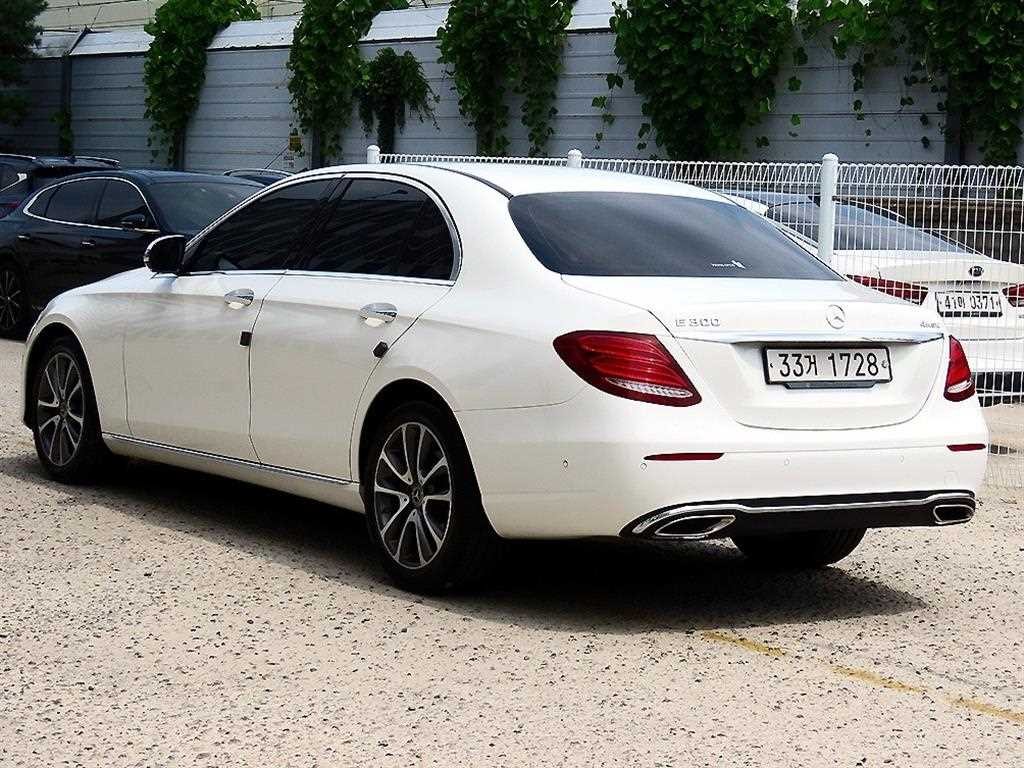 벤츠 E 클래스 E-클래스 W213 E300 4MATIC 아방가르드 이미지 3
