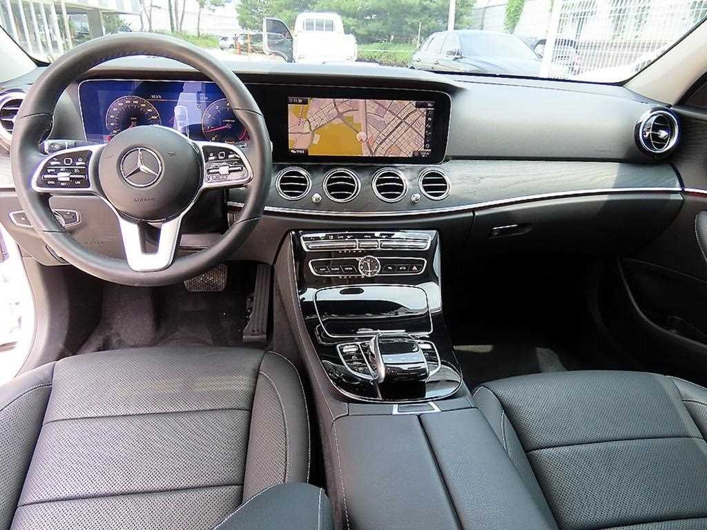 벤츠 E 클래스 E-클래스 W213 E300 4MATIC 아방가르드 이미지 7