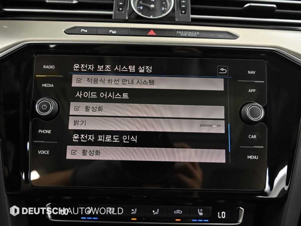 폭스바겐 아테온 2.0 TDI 엘레강스 프레스티지 이미지 17