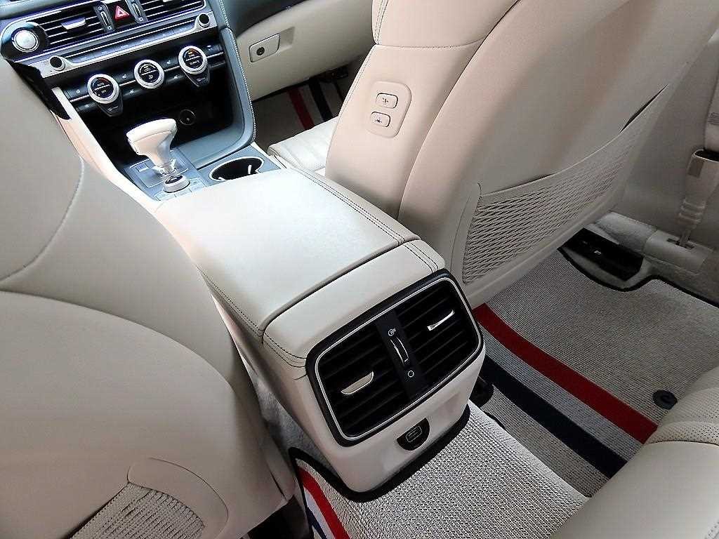 제네시스 G70 더 뉴 G70 가솔린 2.0T 2WD 이미지 16