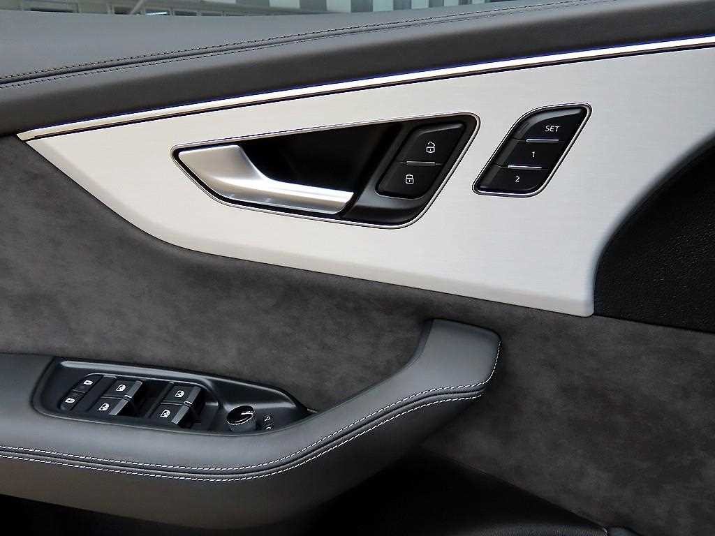 아우디 Q8 55 TFSI 콰트로 프리미엄 이미지 12