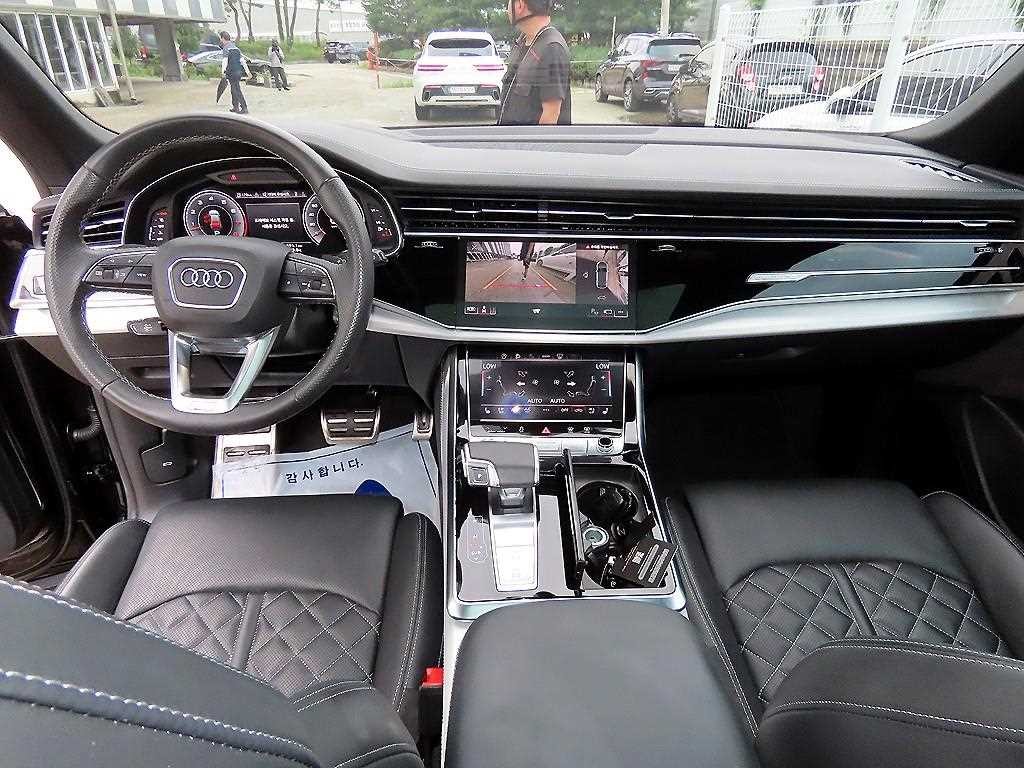 아우디 Q8 55 TFSI 콰트로 프리미엄 이미지 7