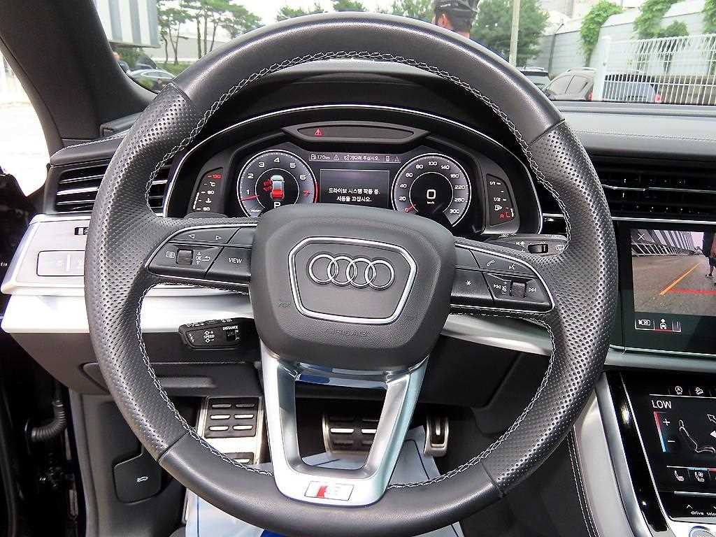 아우디 Q8 55 TFSI 콰트로 프리미엄 이미지 8