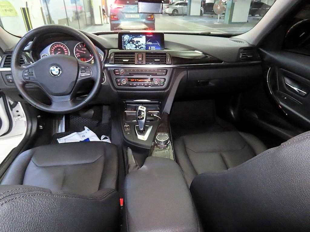 BMW 3시리즈 3시리즈 (F30) 320d 이미지 10