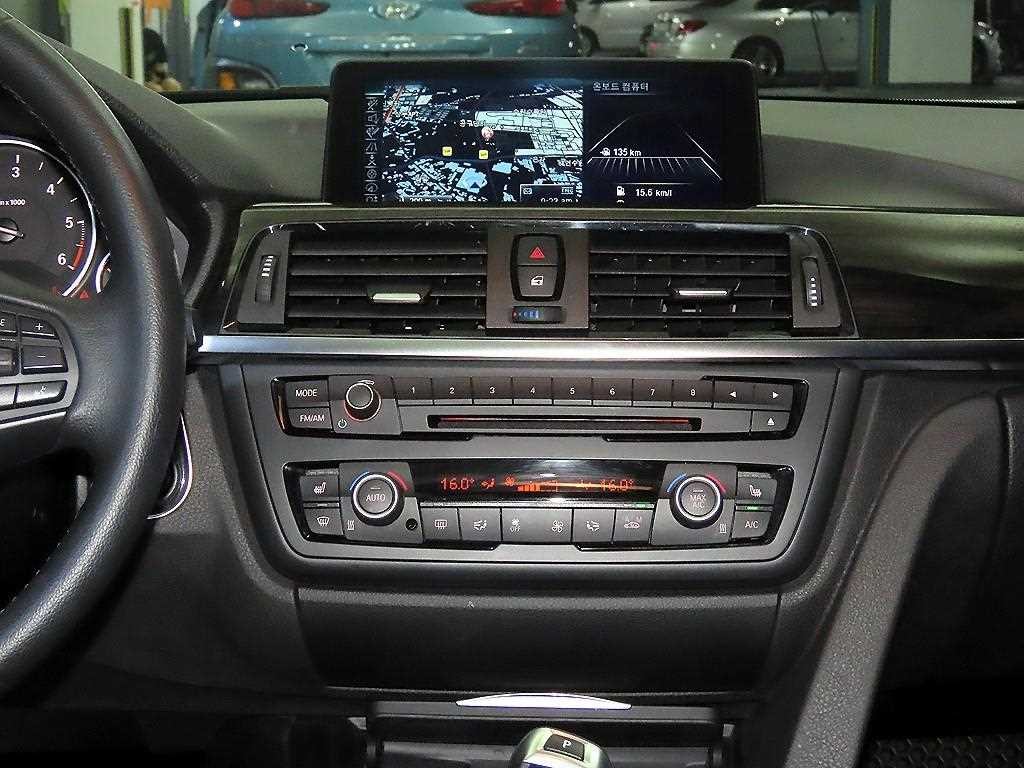 BMW 3시리즈 3시리즈 (F30) 320d 이미지 11