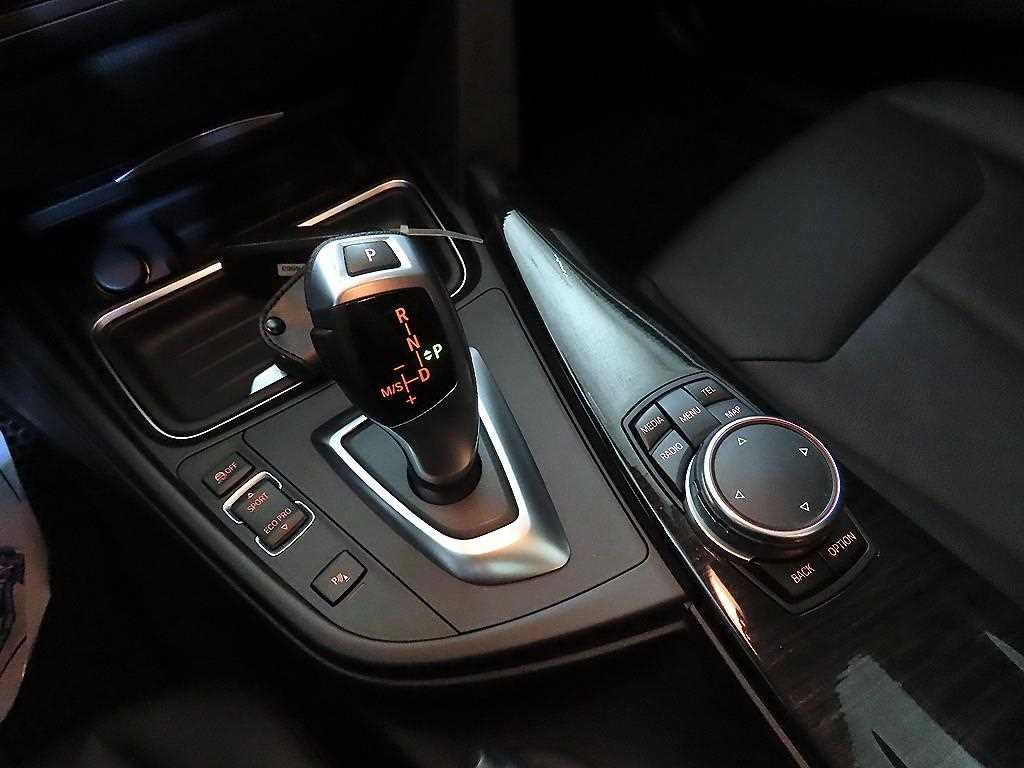 BMW 3시리즈 3시리즈 (F30) 320d 이미지 12