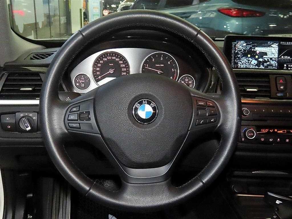 BMW 3시리즈 3시리즈 (F30) 320d 이미지 8