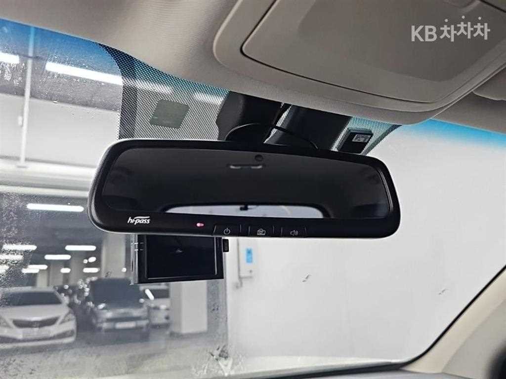 KG모빌리티(쌍용) 코란도 뷰티풀코란도 2WD 디젤 1.6 딜라이트 플러스 이미지 16
