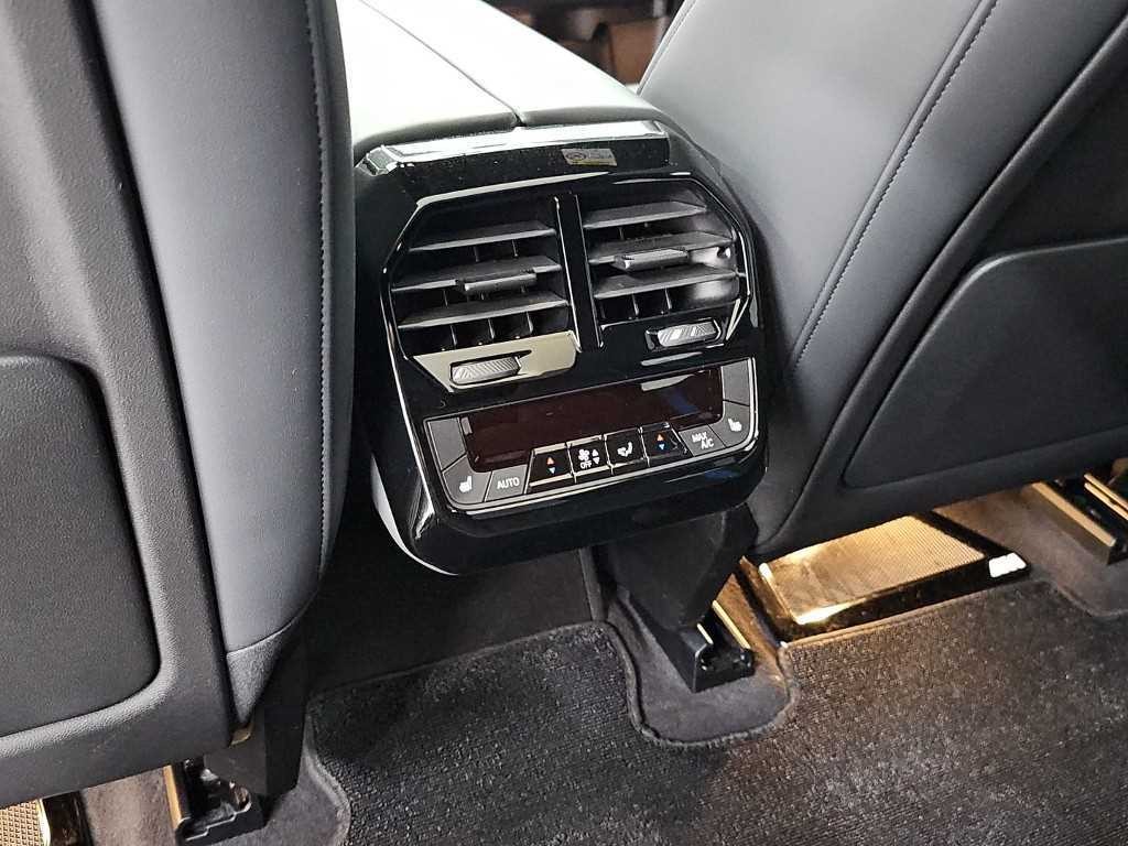 BMW iX xDrive 50 스포츠 플러스 이미지 13