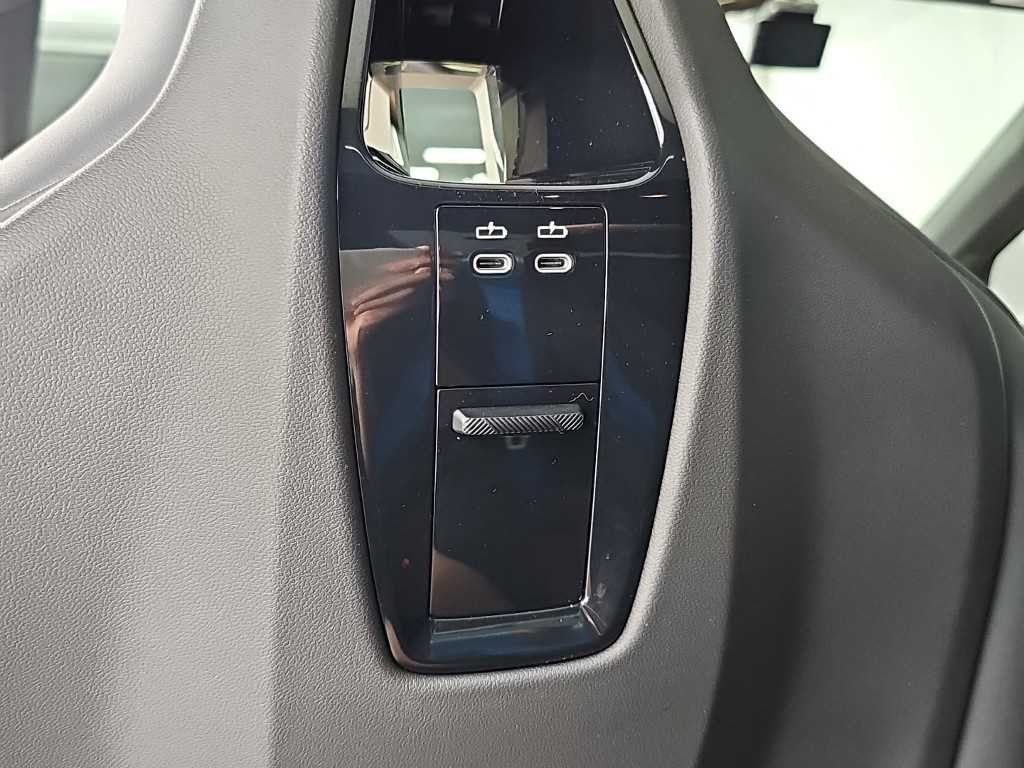 BMW iX xDrive 50 스포츠 플러스 이미지 14
