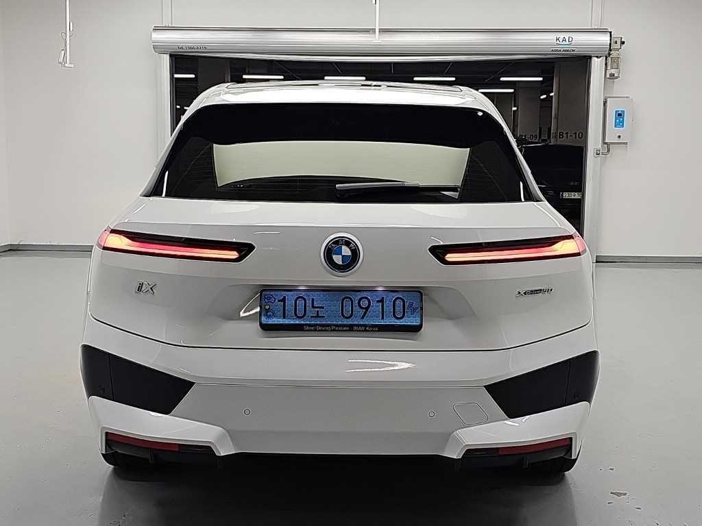 BMW iX xDrive 50 스포츠 플러스 이미지 3