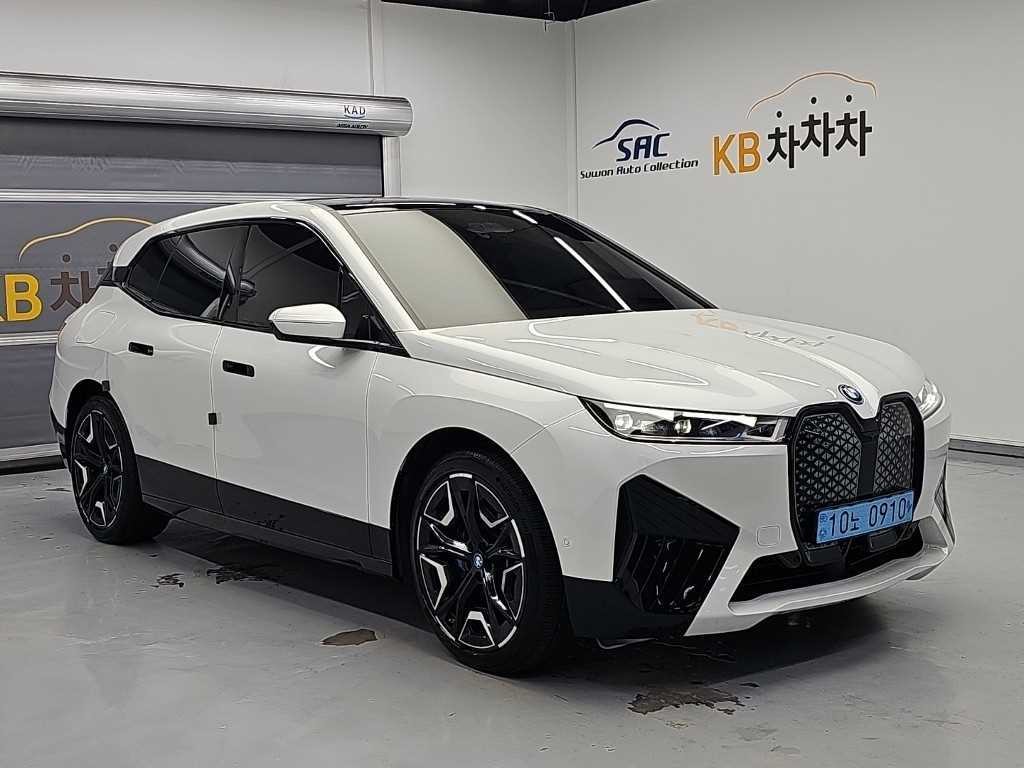 BMW iX xDrive 50 스포츠 플러스 이미지 4
