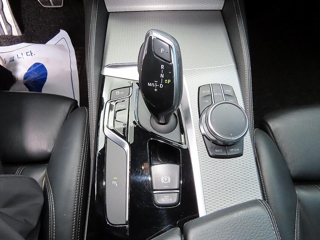 BMW 5시리즈 5시리즈 (G30) 520d M 스포츠 스페셜 에디션 이미지 11