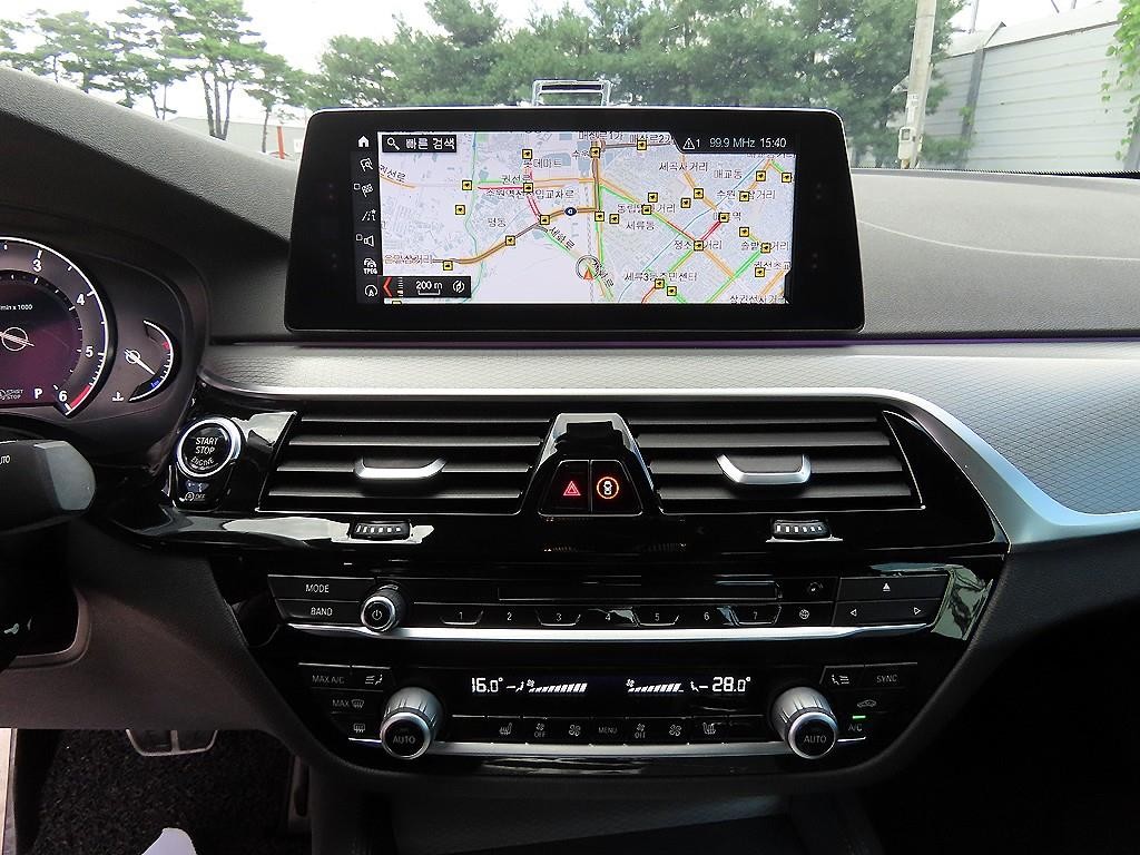 BMW 5시리즈 5시리즈 (G30) 520d M 스포츠 스페셜 에디션 이미지 13