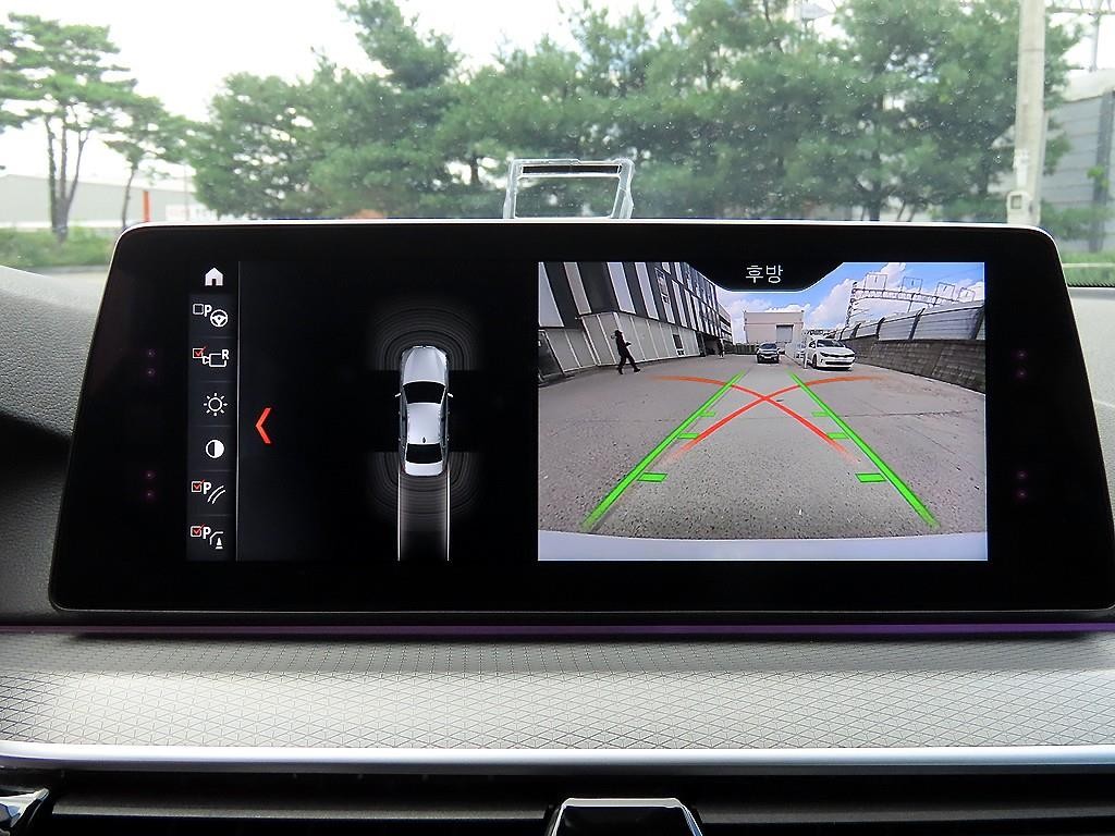 BMW 5시리즈 5시리즈 (G30) 520d M 스포츠 스페셜 에디션 이미지 15