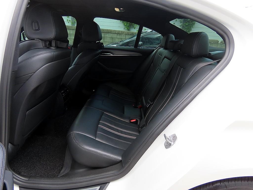 BMW 5시리즈 5시리즈 (G30) 520d M 스포츠 스페셜 에디션 이미지 6