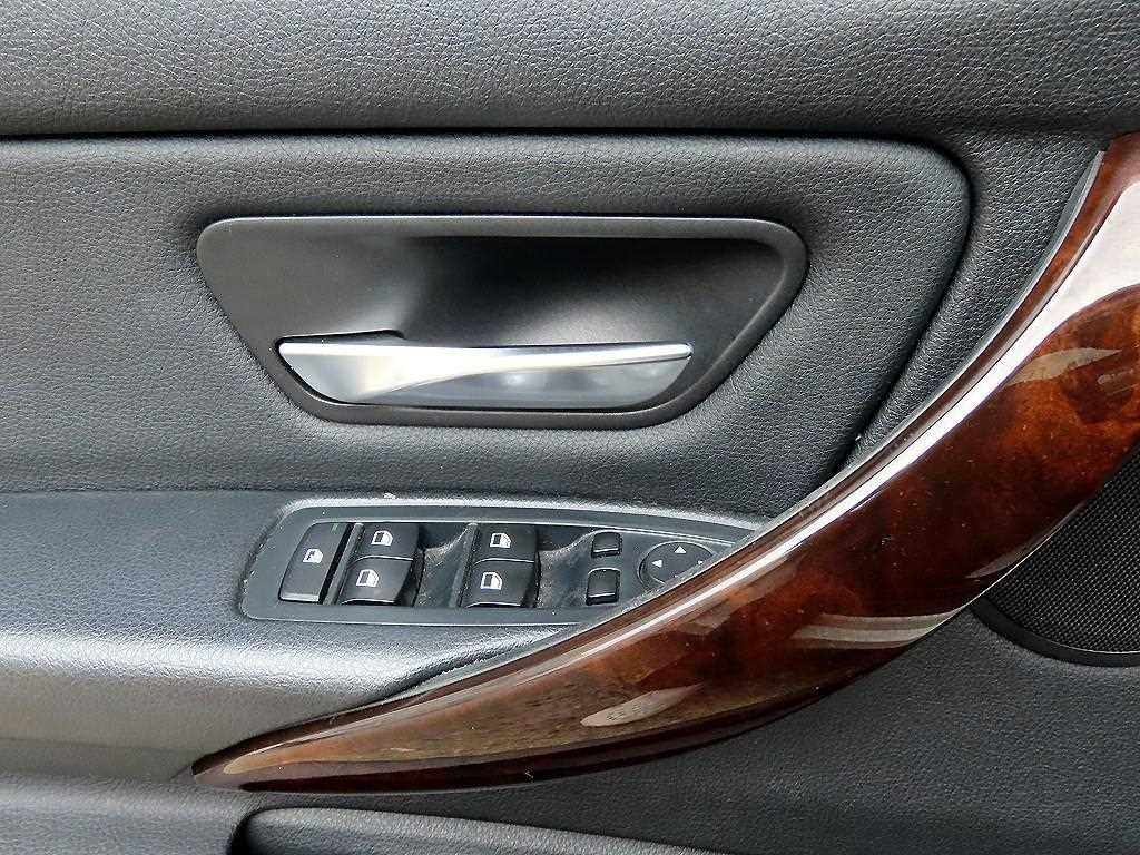 BMW 3시리즈 3시리즈 (F30) 320d 이미지 12