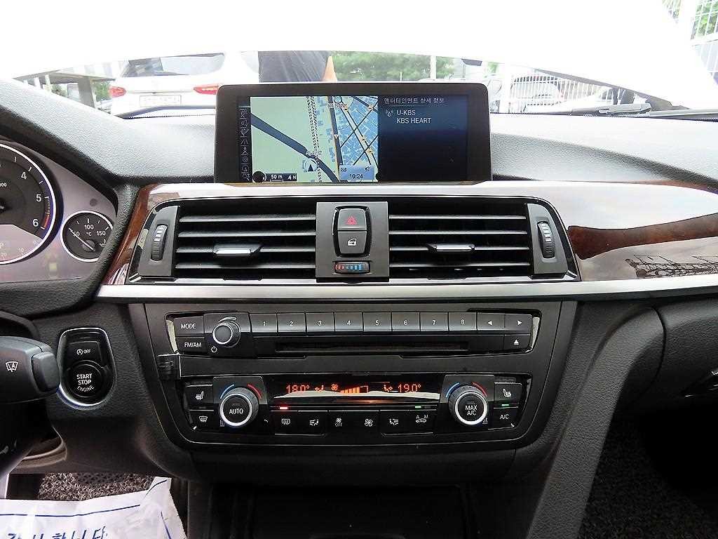 BMW 3시리즈 3시리즈 (F30) 320d 이미지 13