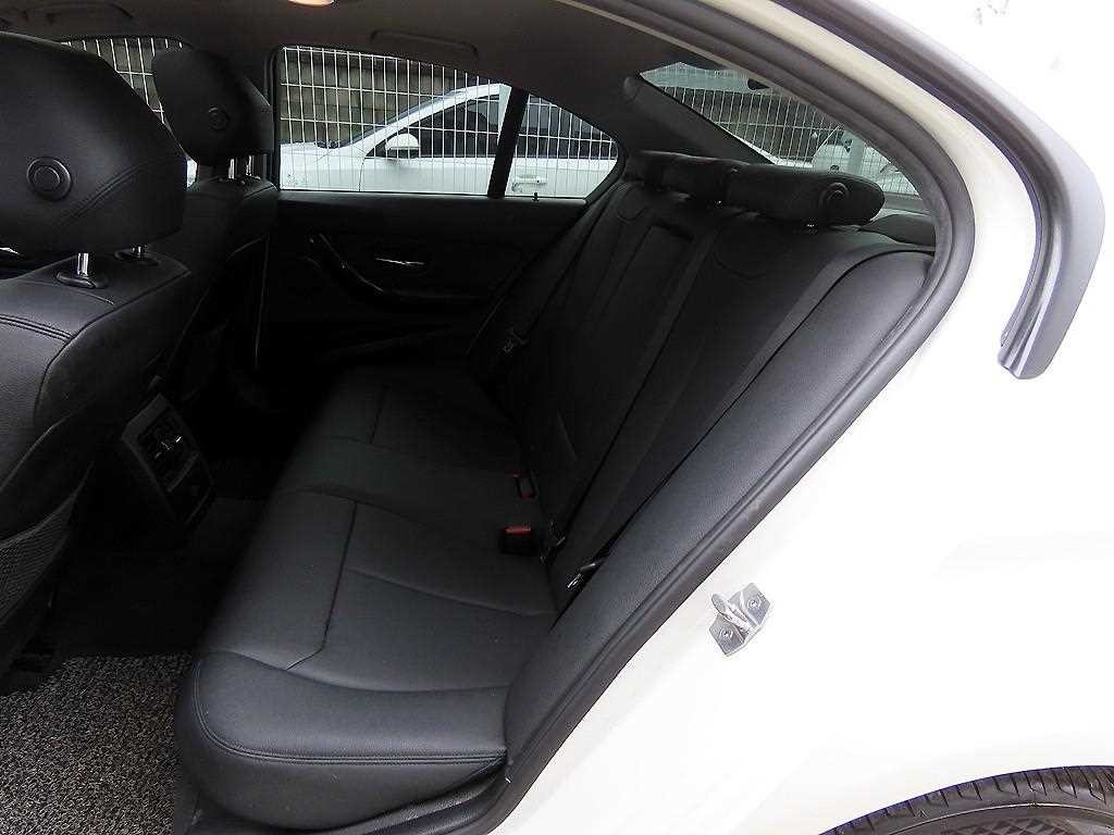BMW 3시리즈 3시리즈 (F30) 320d 이미지 6