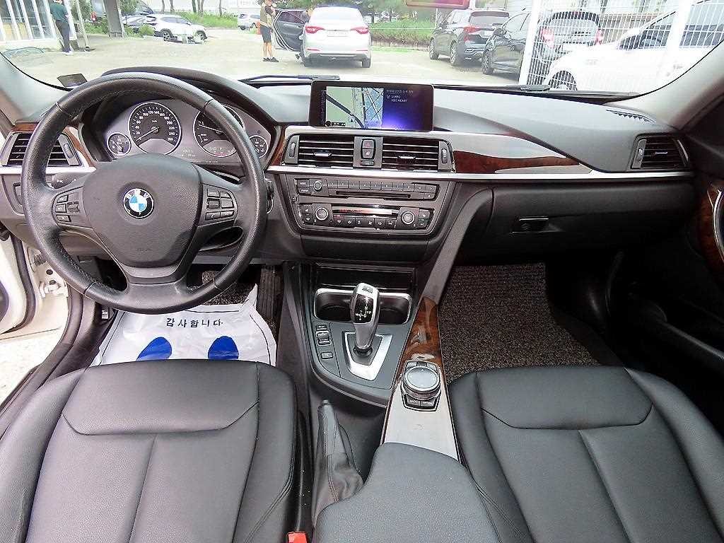 BMW 3시리즈 3시리즈 (F30) 320d 이미지 7
